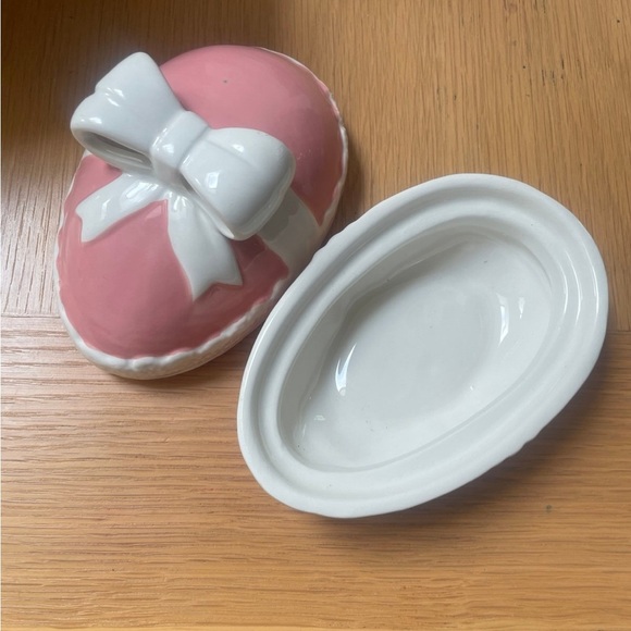 Ashland Pink and White Ceramic Bow Accent cottage core - Picture 2 of 3